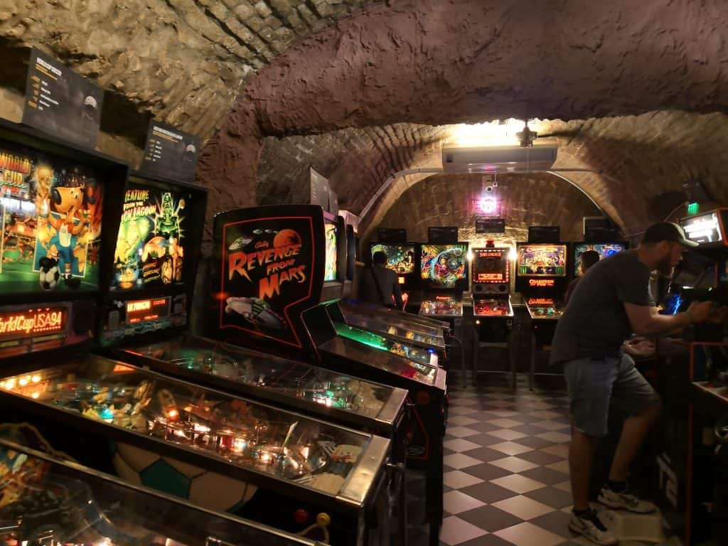 Budapest Day #2 - 10.30am Craft Beer, Walking & Pinball 10
